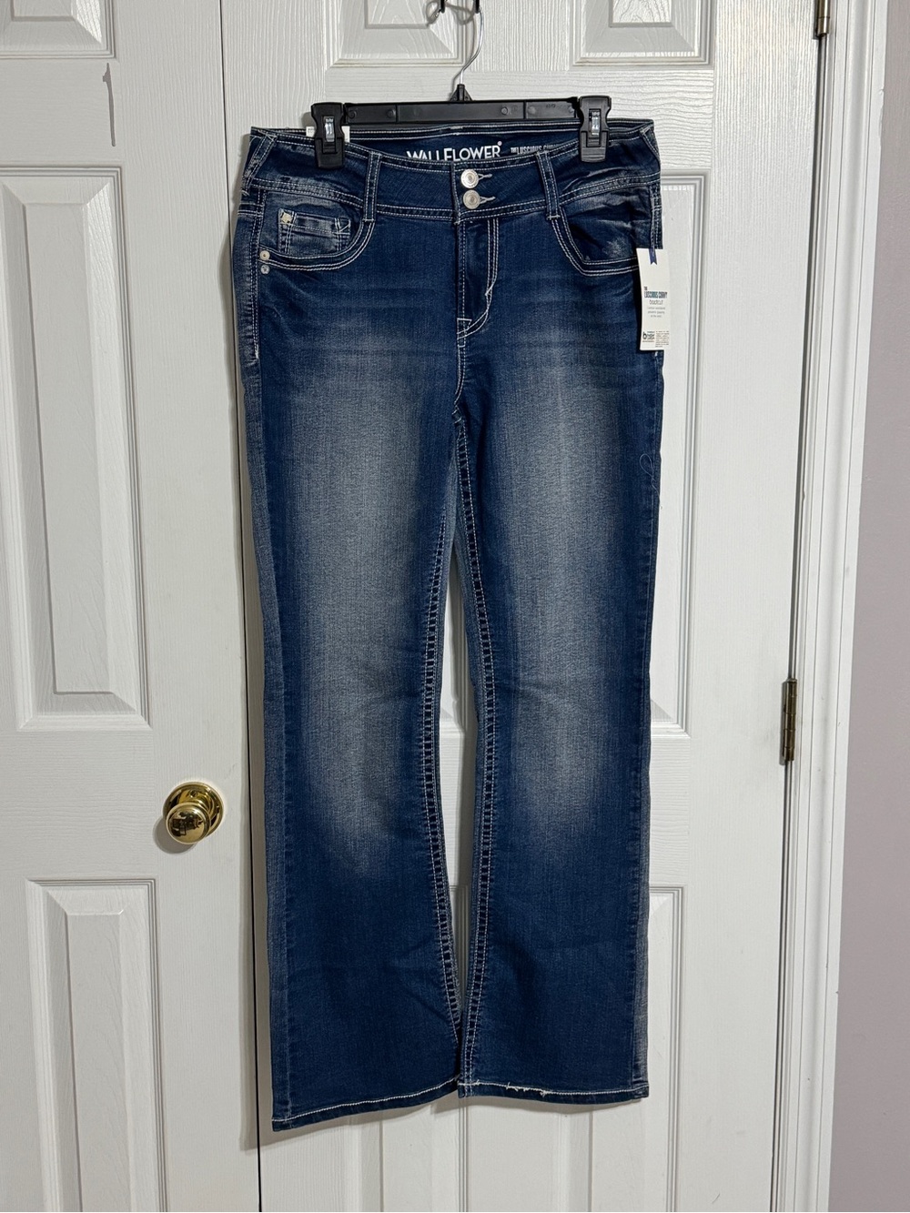 Wallflower Women's Indigo Bootcut Jeans with Contrast Fading